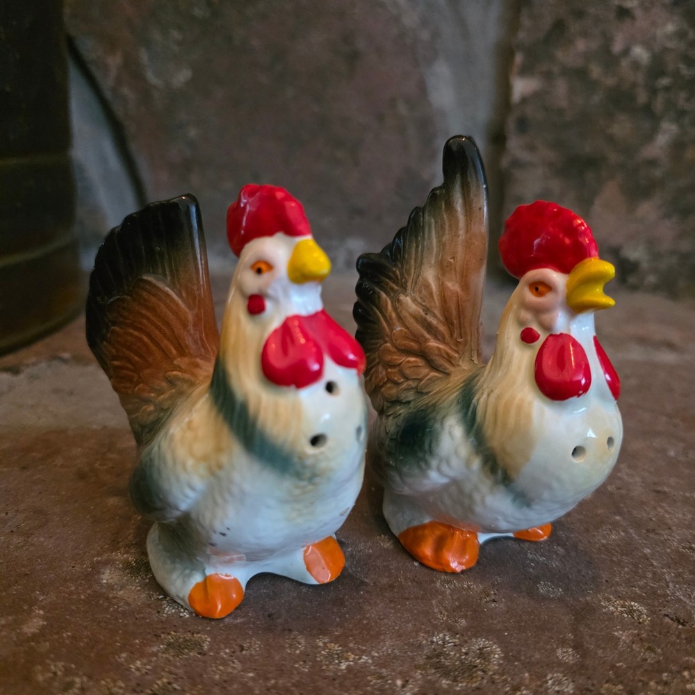 Vintage Rooster Salt and Pepper Shakers Ceramic Hand Painted Japan Farmhouse